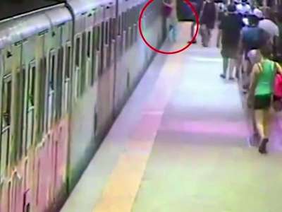 [视频]惊魂一刻！监拍女子地铁被夹 被拖拽至肺穿孔