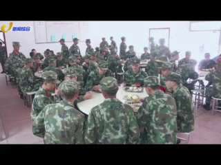 常德：新战士拎包入营 开启军营生活