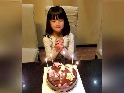 [视频]田亮为森蝶庆生 今天刚好8岁的小公主美美哒