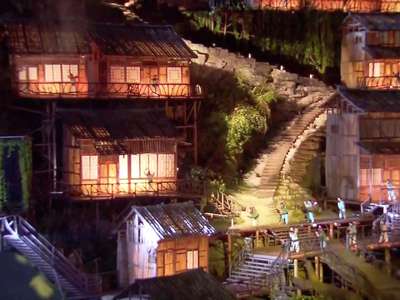 《我们向往的美好生活》“国际张”的Style：入夜后张家界的精彩 天门狐仙剧场第2200场演出