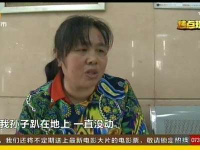 女士骑摩托路口逆行 车上搭乘三人被撞倒