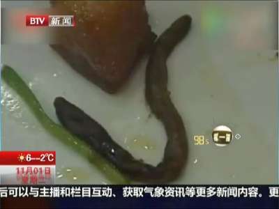 [视频]安徽合肥：饭店用餐吃出蚯蚓 女子当场就吐了