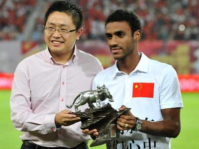 感人MV《讲不出再见》 穆里奇广州感谢你