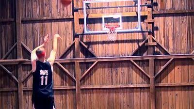 篮板化身传球机器 超实用投篮训练法教程