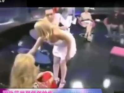 国外节目女主播被扒掉上衣遭直播... i1.letvimg.com 宽 ...
