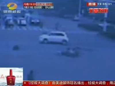 监控实拍：闯红灯真是好可怕！