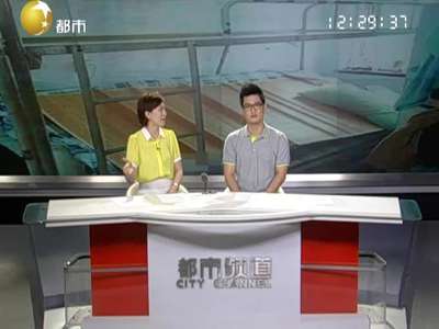 青岛大学宿舍上演惊险一幕:上铺床板掉落图片