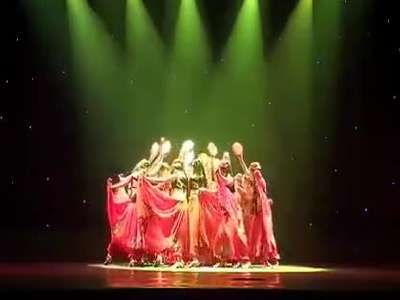 女子维族群舞《大漠之花》北京体育大学舞蹈团