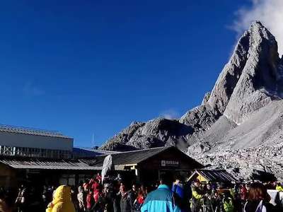冰川大索道---玉龙雪山上地处海拔4506米