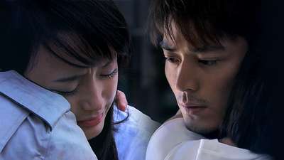 《伤城之恋》片头曲:有一种爱叫做放手,片尾曲:爱在现实面前电视剧