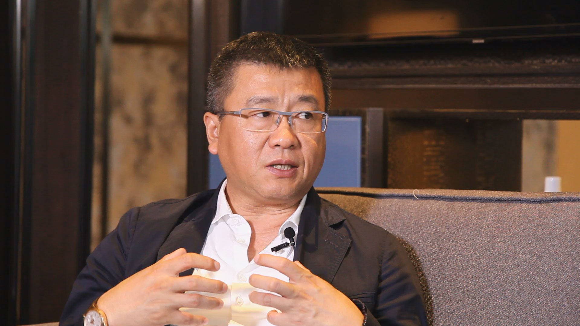 2017-01-24 19:30:00 嘉宾 万捷:雅昌集团董事长  刘景鹏:家修大篷车